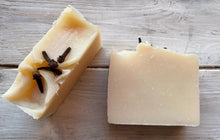 Load image into Gallery viewer, Clove'rly Love